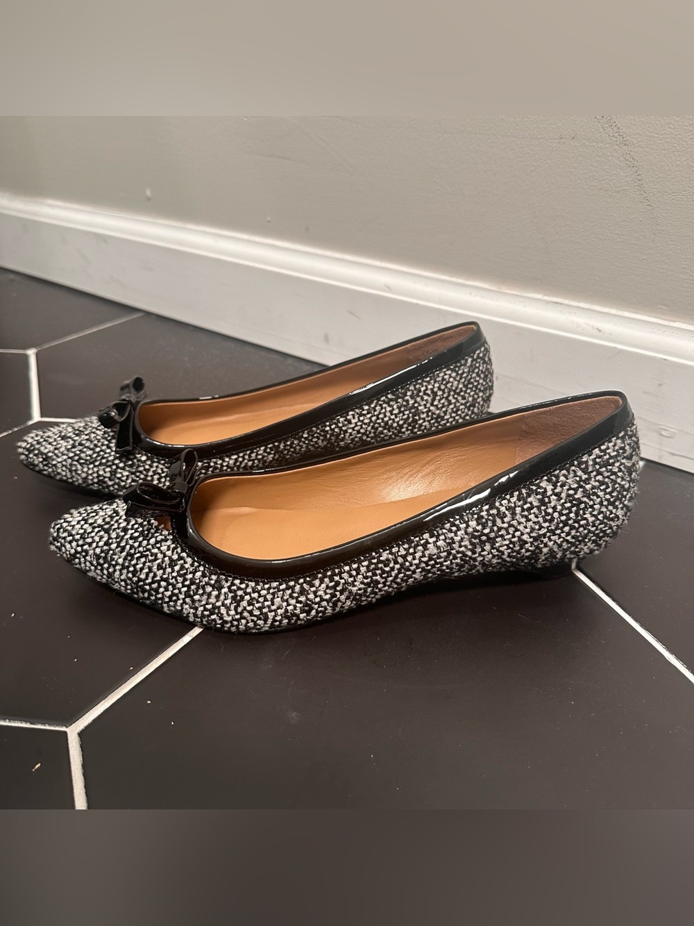 TALBOTS black White Tweed Fabric Patent Bow Low pointed toe Flats 7.5 NWT $119